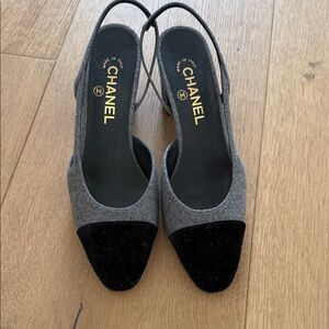 CHANEL tweed gray slingback pumps